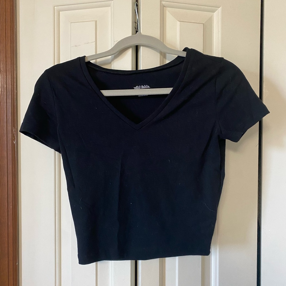 V-neck cropped t shirt!
